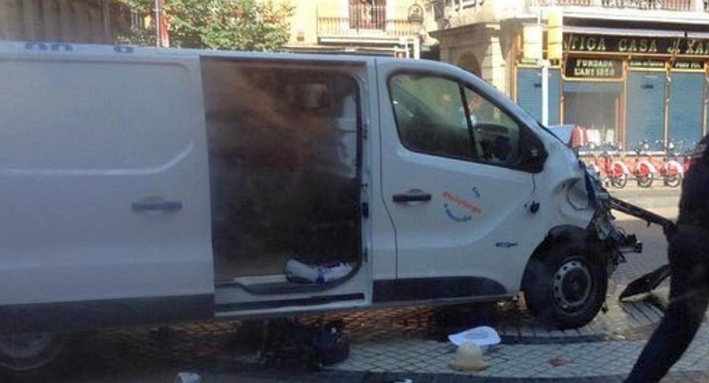 Abatido conductor de camioneta que mató a 15 personas en Barcelona