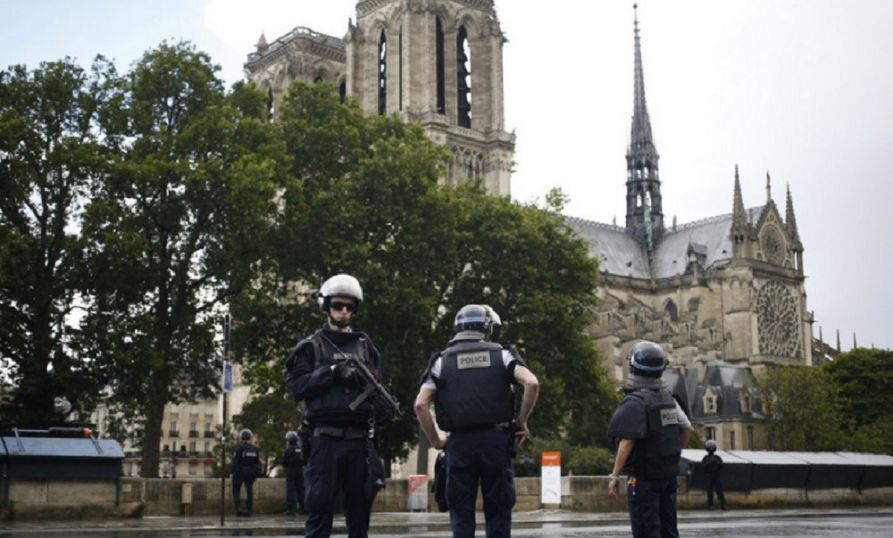 Amenaza terrorista cancela procesión en Notre Dame
