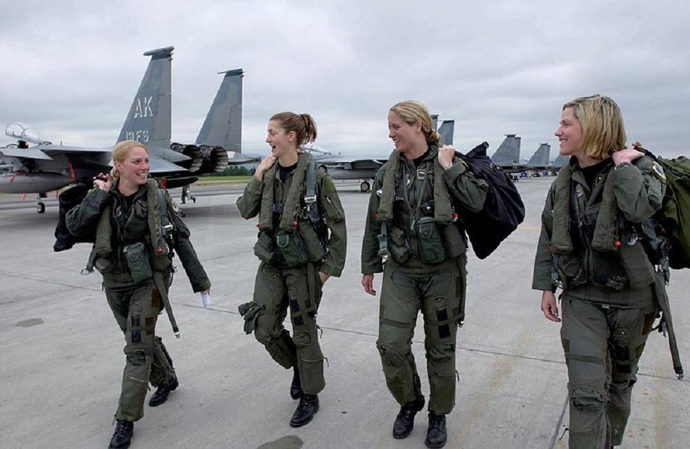 Rusia ofrece oportunidad a mujeres para ser pilotos de combate