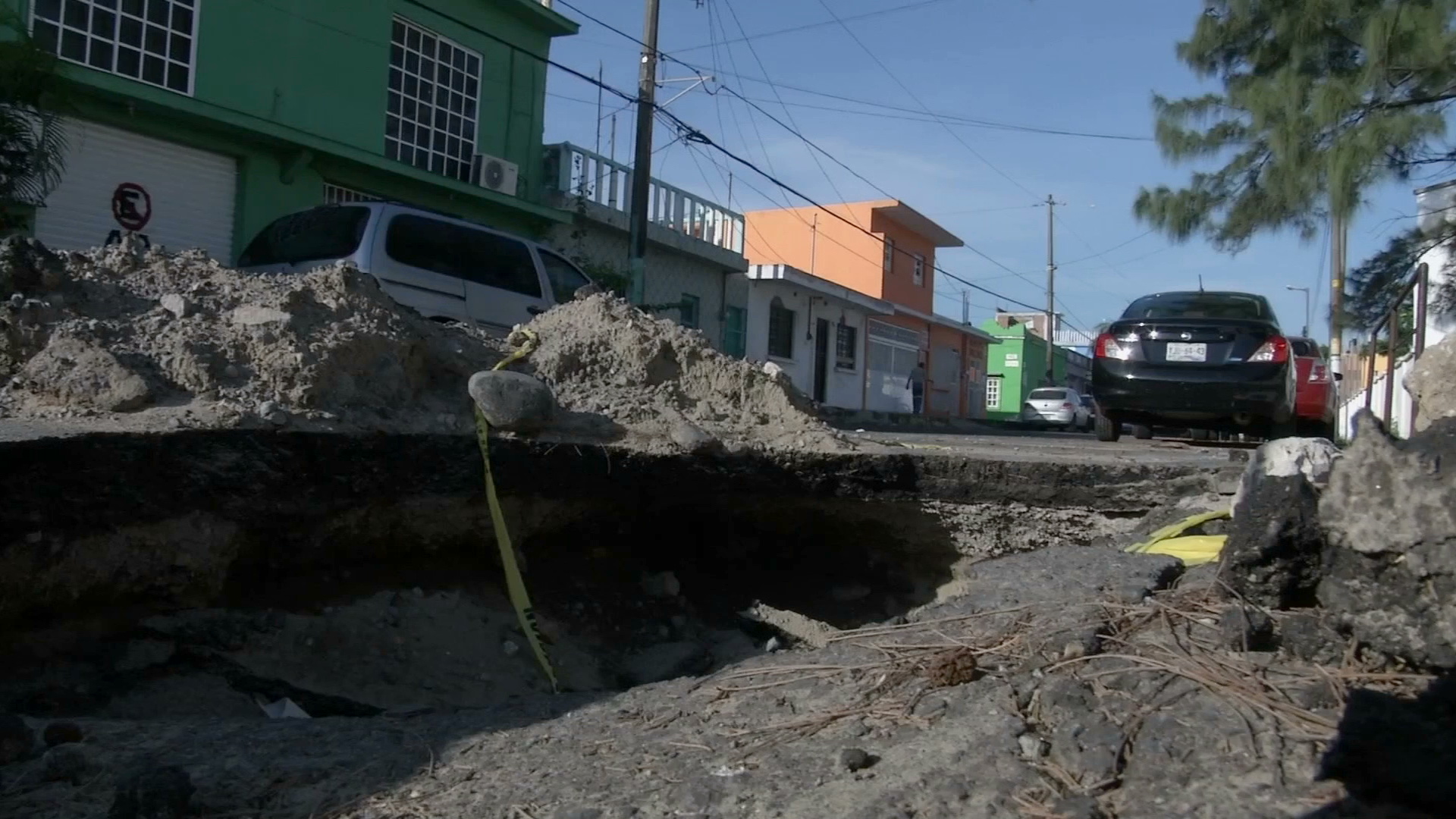 Socavón en primaria de Veracruz, riesgo para alumnos y maestros