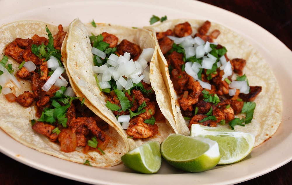 Sabores mexicanos recorren Francia en taquería ambulante