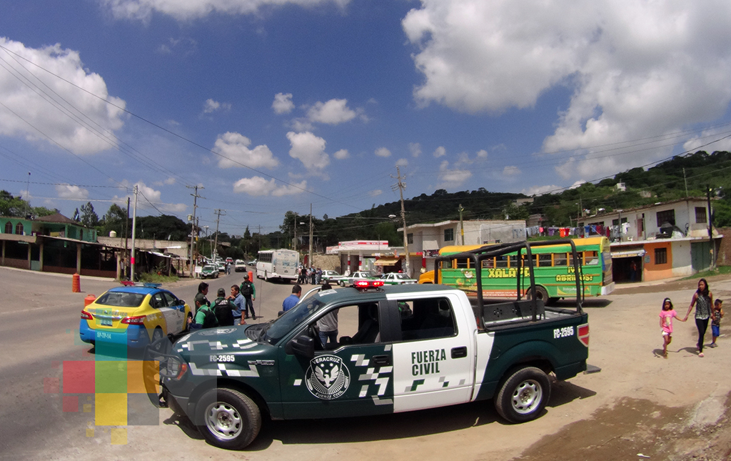 Taxistas acusan a la Fuerza Civil y Tránsito de extorsionarlos; oficial los invita a denunciar a elementos corruptos