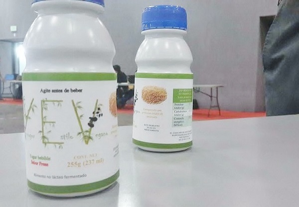 Estudiantes desarrollan primer yogurt vegano con efecto cardioprotector