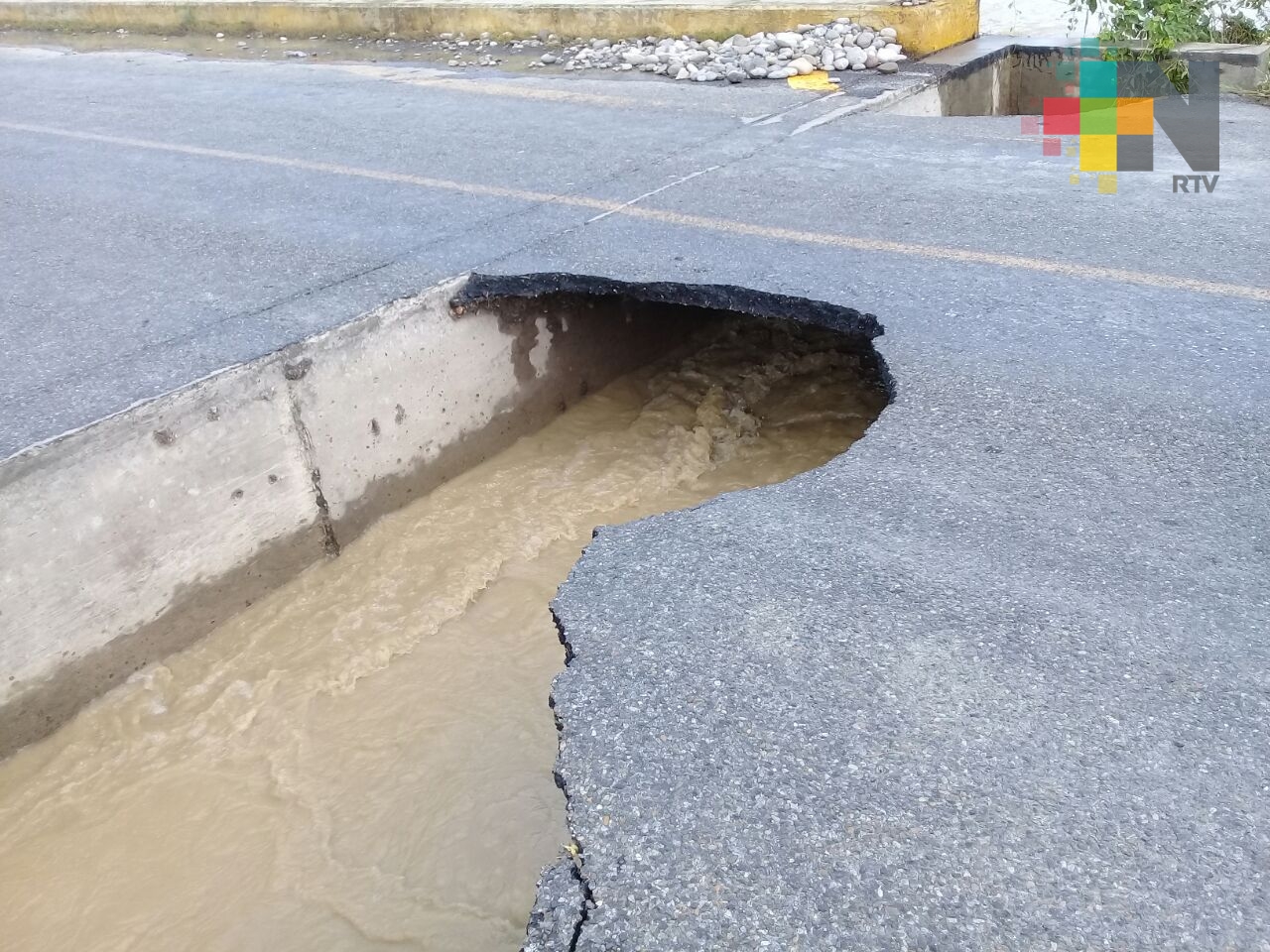 Crecida de ríos y arroyos en la zona norte causa cortes en carreteras de la sierra del Totonacapan