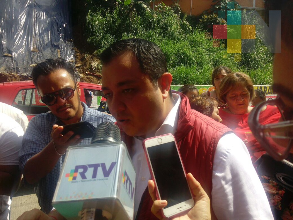 Recorre Américo Zúñiga zonas afectadas en Xalapa