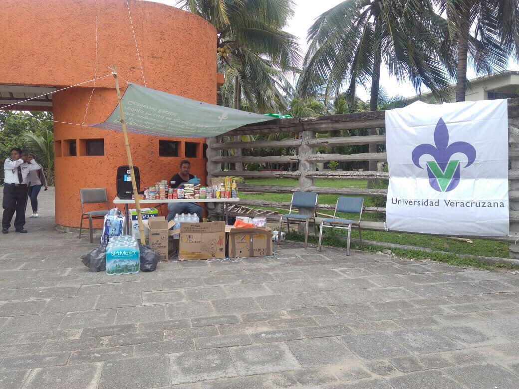 Instalan UV y DIF centros de acopio para ayudar a damnificados de Oaxaca y Chiapas