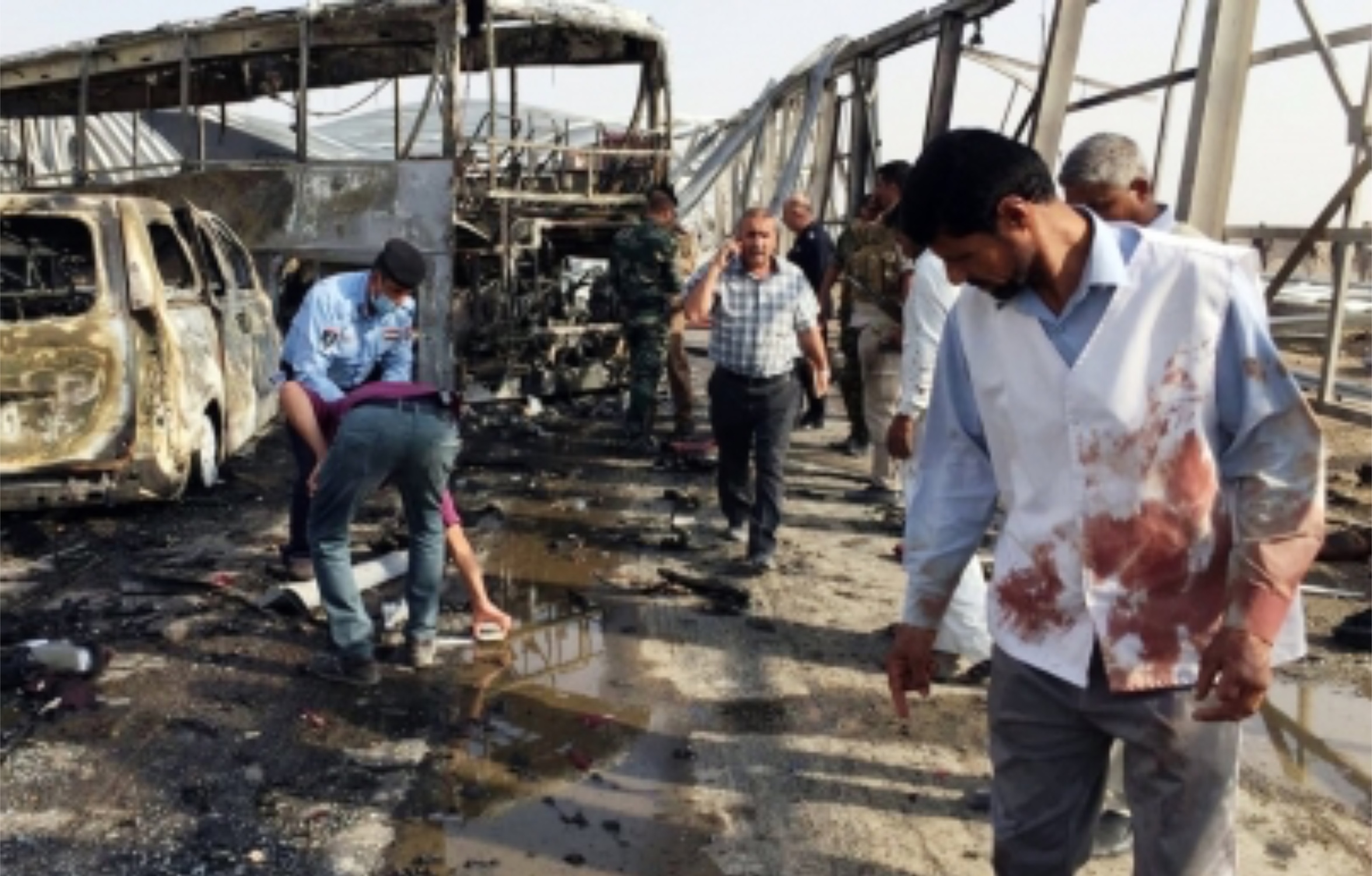 Doble atentado suicida y ataques dejan decenas de muertos en Irak