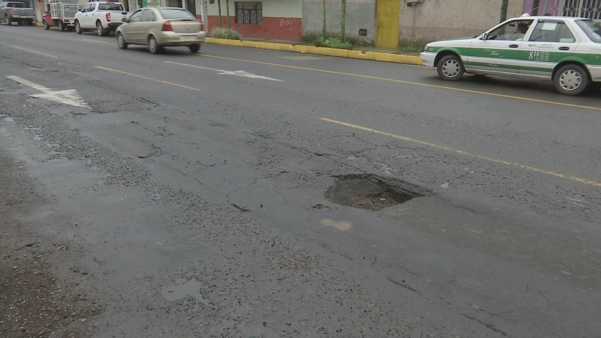 Lluvias aumentan baches en calles y avenidas de Xalapa