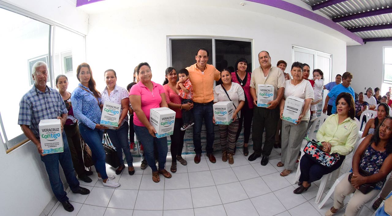 DIF Estatal entregó despensas y cocinas comunitarias a escuelas de Pánuco