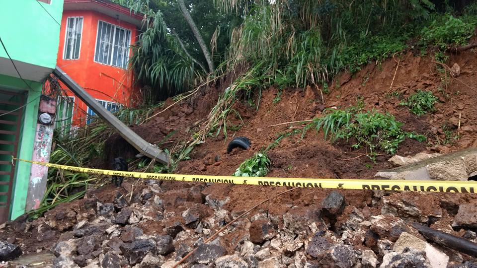 Dos muertos, inundaciones y deslaves en Xalapa por lluvias acumuladas