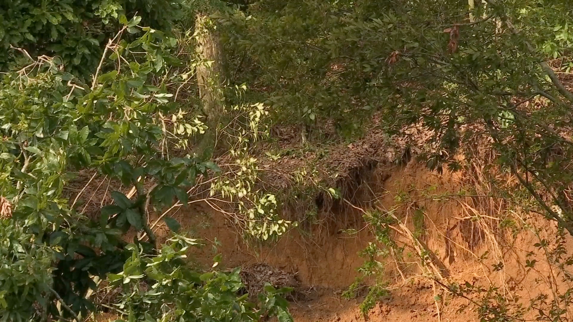 Otro deslave en Xalapa; vecinos del FOVISSSTE temen daños