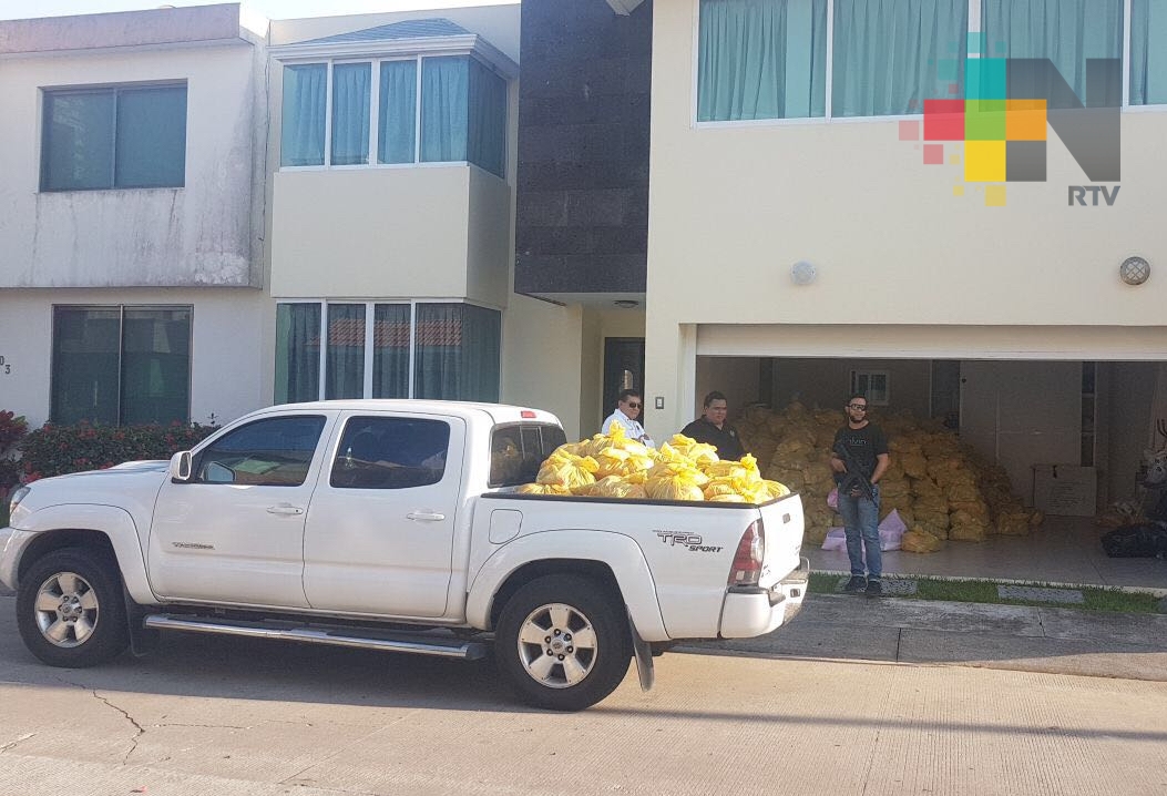 Detienen a personas que guardaban despensas en casa de funcionaria del Ayuntamiento de Veracruz