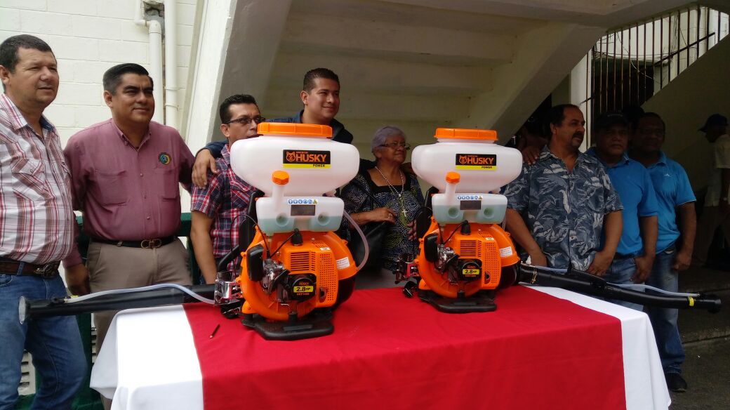 Inicia campaña de fumigación en mercados de Coatzacoalcos