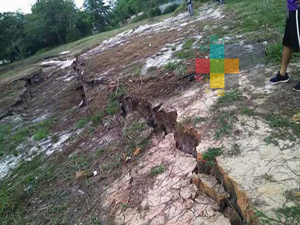 Se abre grieta de más de 300 metros de largo en Jáltipan