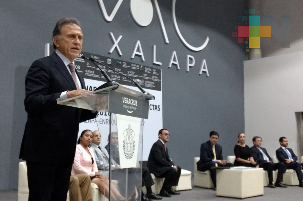 Gobernador Yunes garantiza que no intervendrá en elecciones de 2018; pide a autoridades electas tampoco hacerlo