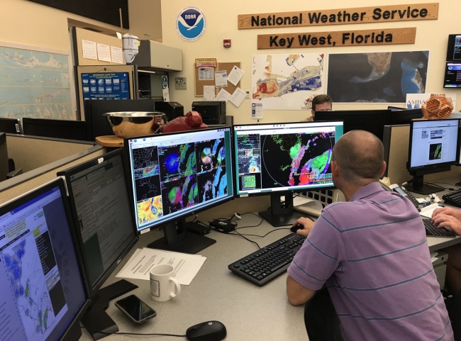 Irma azota Los Cayos y desata toda su furia contra Florida