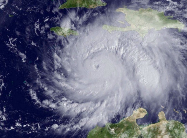 Huracán Irma se fortalece a categoría 5 en dirección al Caribe