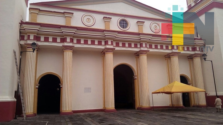 Cierran iglesia en Coscomatepec por presentar daños en su infraestructura