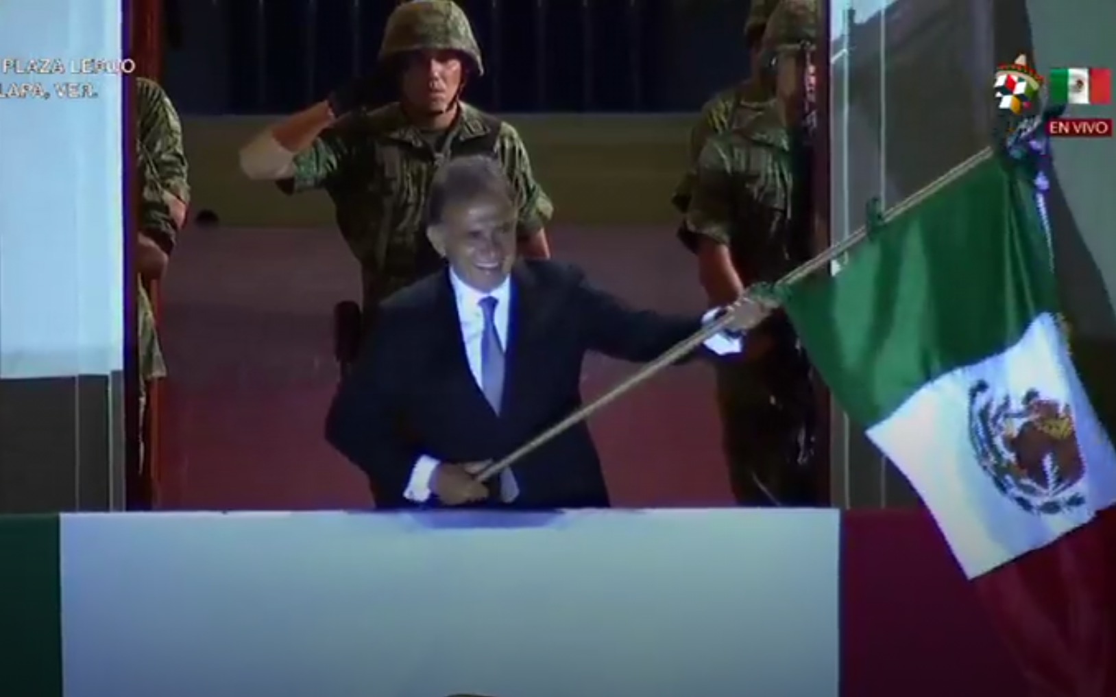 El gobernador Yunes dio el Grito de Independencia, para recordar el inicio de la lucha, hace 207 años