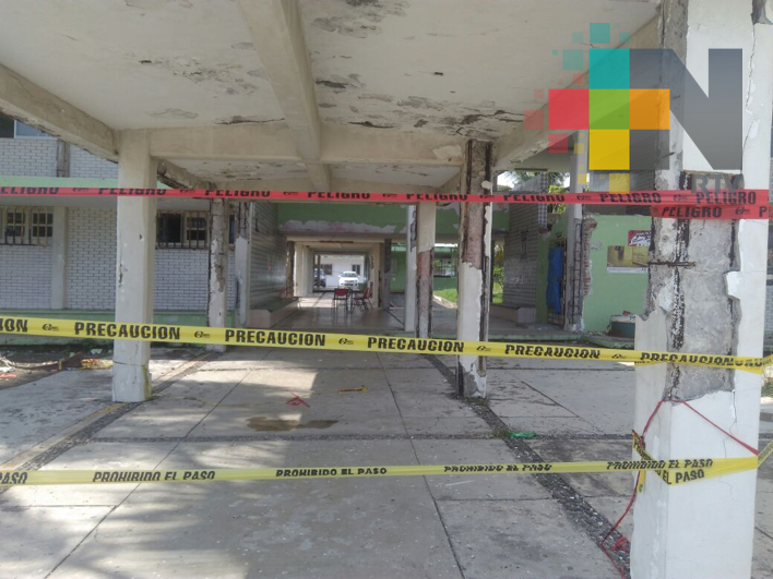 Dañada infraestructura del Ilustre Instituto Veracruzano; reubican a 300 alumnos