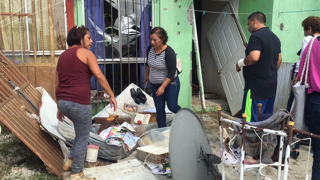 Pide que autoridades de Córdoba lo reubiquen tras perder pertenencias por las lluvias