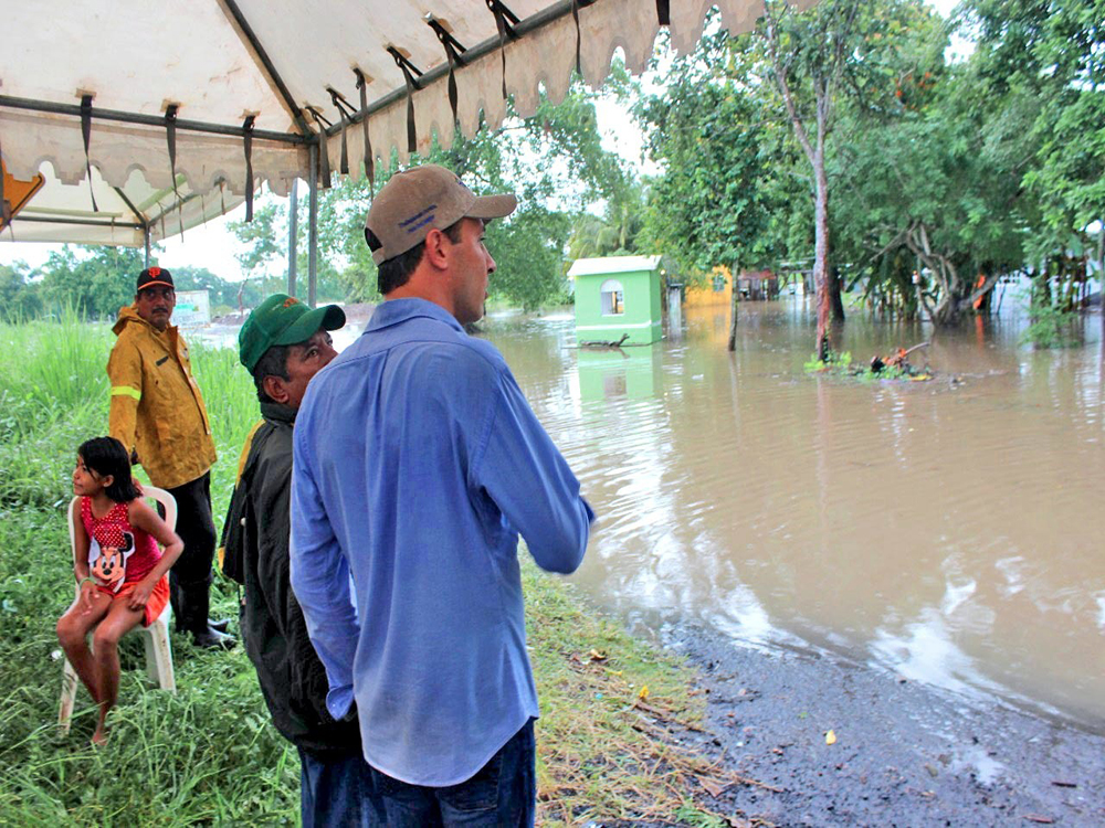 Supervisa diputado Juan Manuel de Unanue afectaciones en su distrito