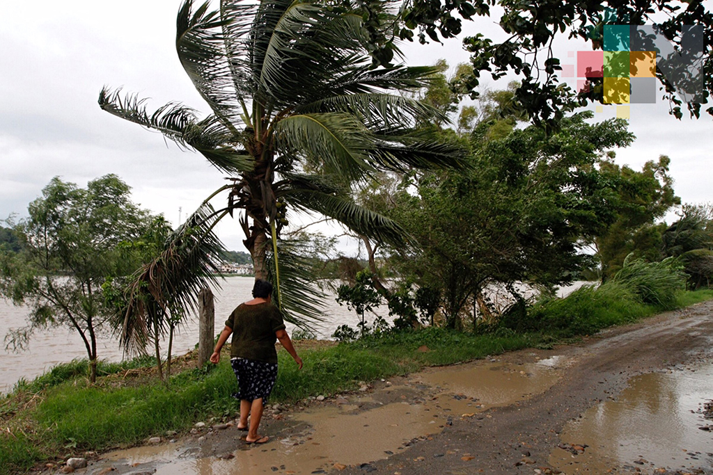 Alertan por tormenta tropical Rosa al suroeste de Manzanillo, Colima