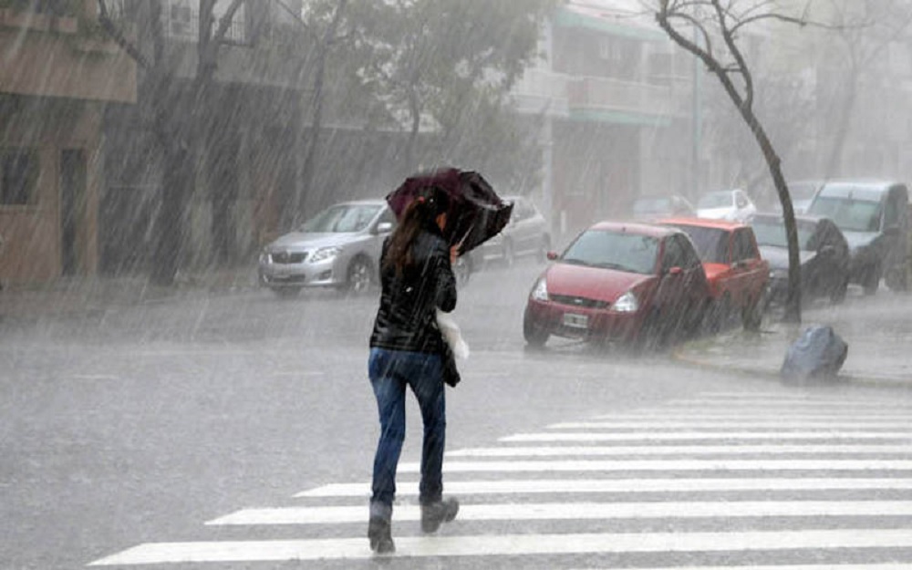 Lluvias y tormentas dispersas con ambiente templado a cálido; precipitaciones se incrementarán en la semana