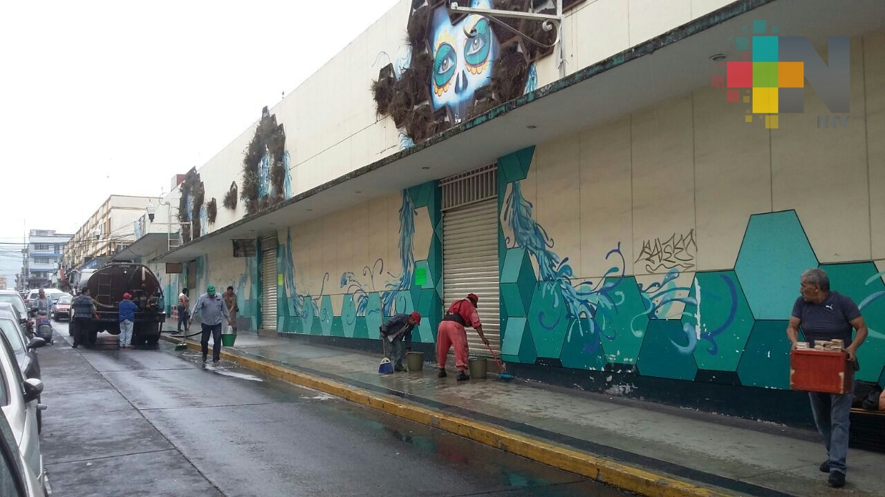 Limpian mercados de Xalapa