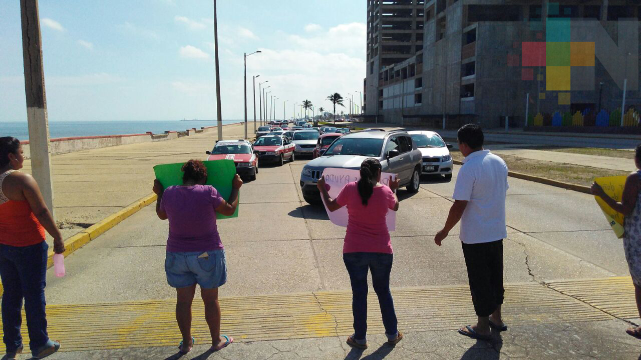 Padres inconformes bloquearon el malecón de Coatzacoalcos