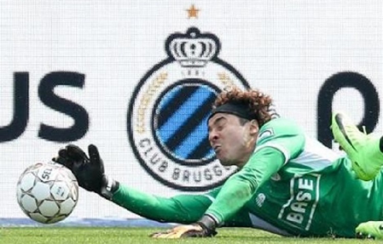Standard rescata empate con golazo y atajadas de “Memo” Ochoa