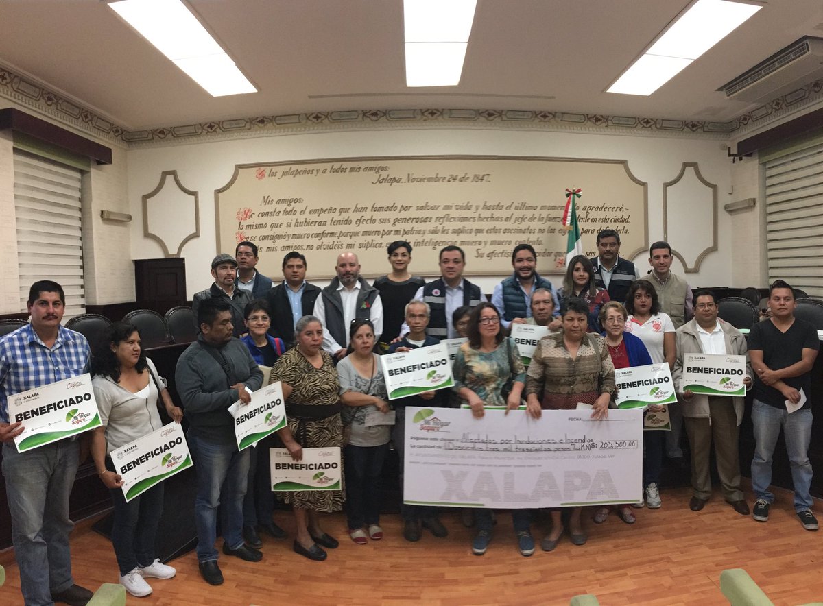 Damnificados en Xalapa reciben pago Mi Hogar Seguro