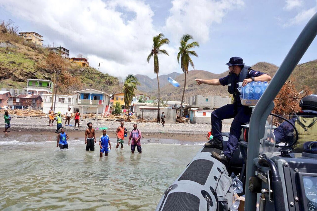 Agua, comida y refugio son las necesidades más urgentes en Dominica
