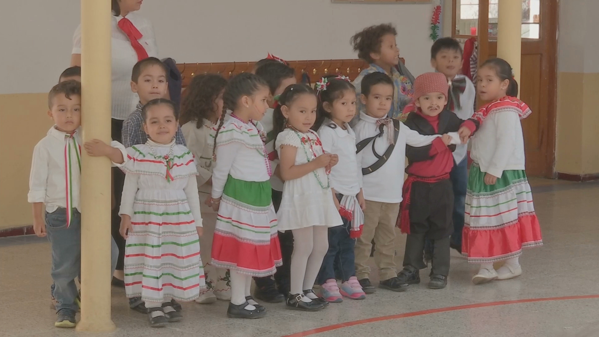 Desde el jardín de niños celebran escuelas las fiestas patrias