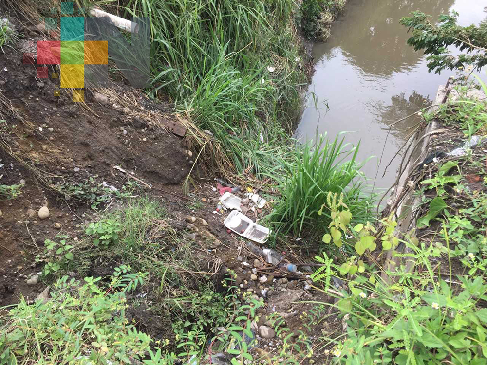 Tirar basura en las calles por falta de cultura provoca inundaciones