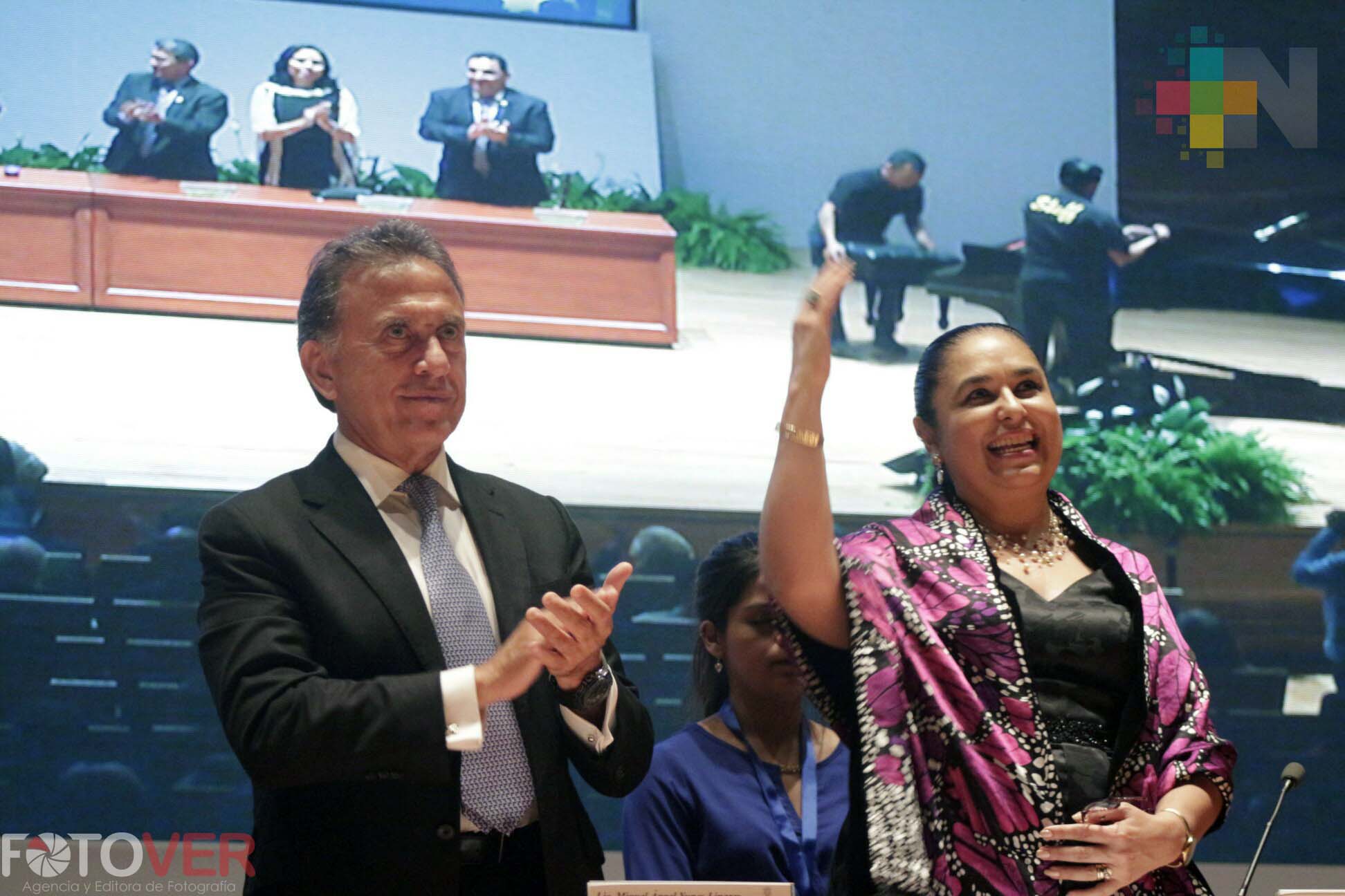 Rinde protesta Sara Ladrón de Guevara como rectora de la UV