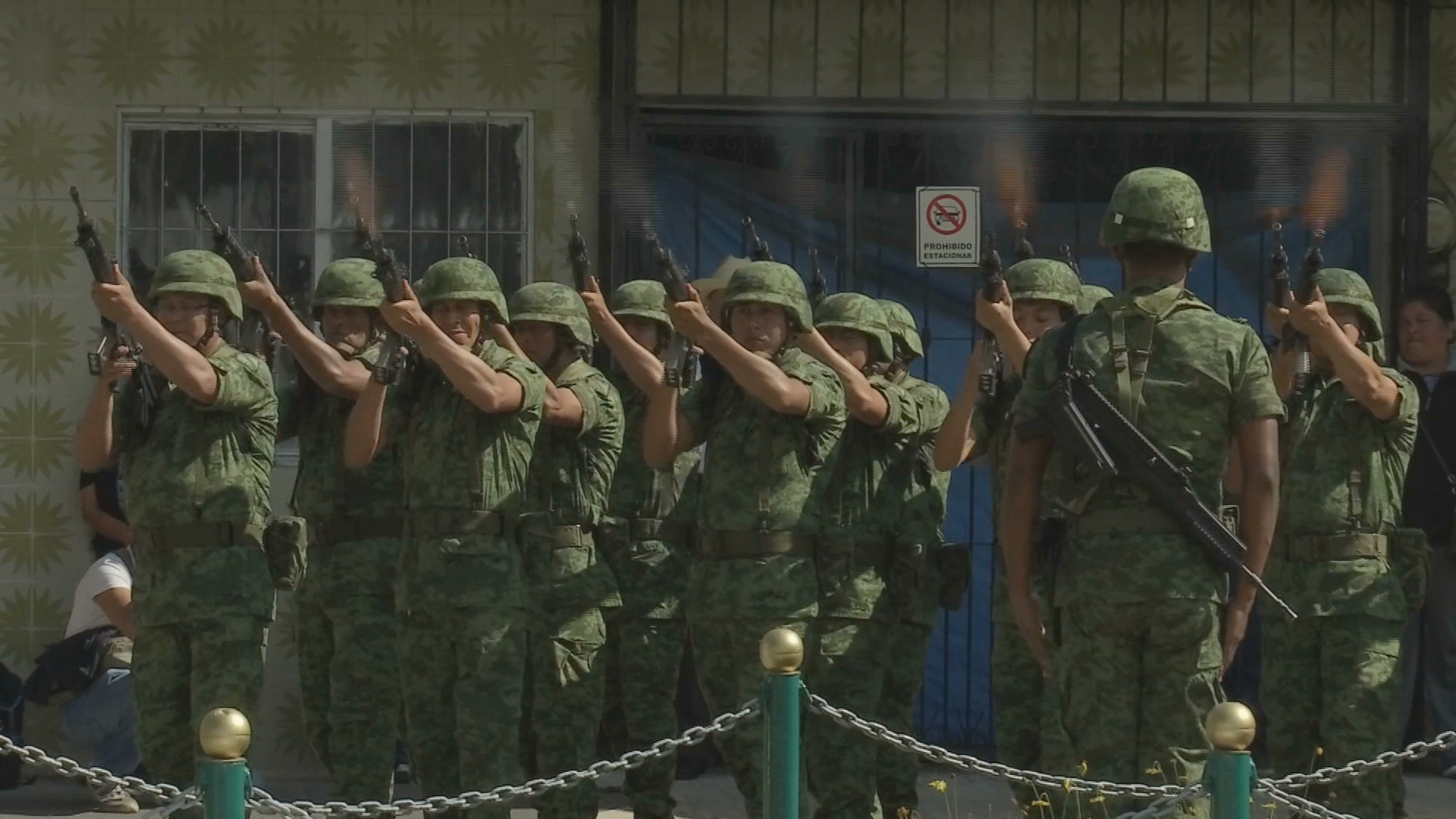 Con Salva de Honor recuerdan a los Niños Héroes en Xalapa