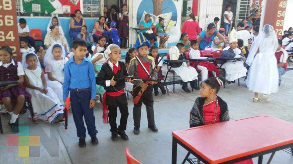 En Tierra Blanca diferentes escuelas celebran el Día de la Independencia