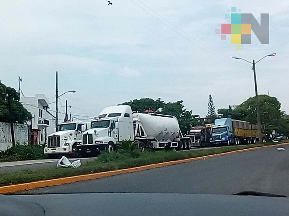 Transporte de carga sin respetar restricciones de horarios para circular