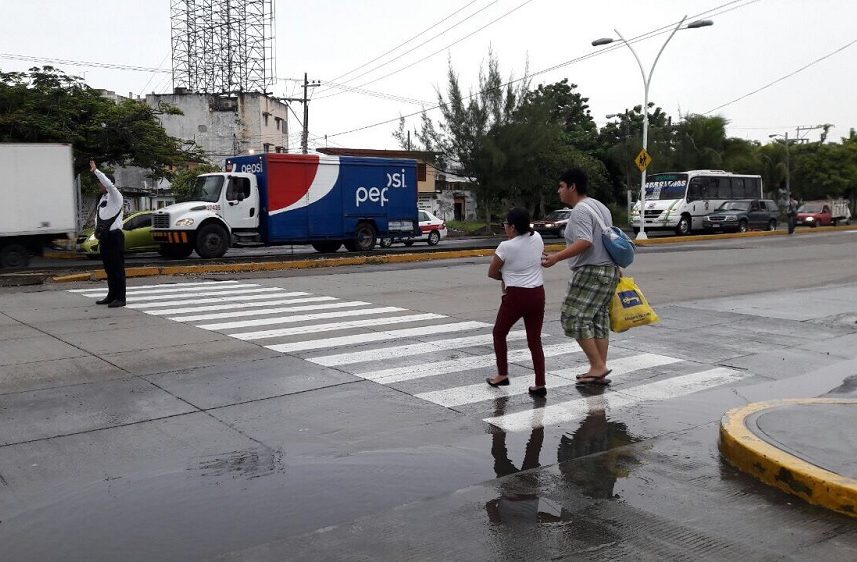 Tránsito de Boca del Río recomienda a los automovilistas respeten cruces peatonales