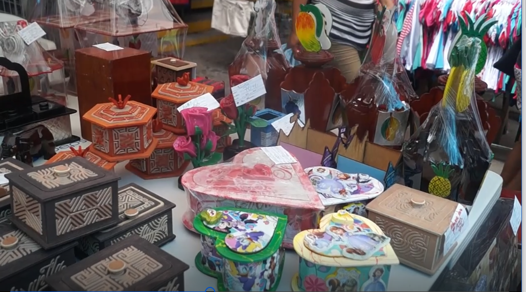 Ofrecen artesanías del Cereso en tianguis de Martínez de la Torre