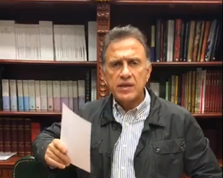 Gobernador Yunes separa de su cargo a funcionarios por distribuir despensas en Coatzacoalcos