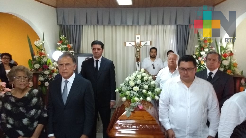 Gobernador Yunes presenta condolencias a familia de Juan Nicolás Callejas Arroyo