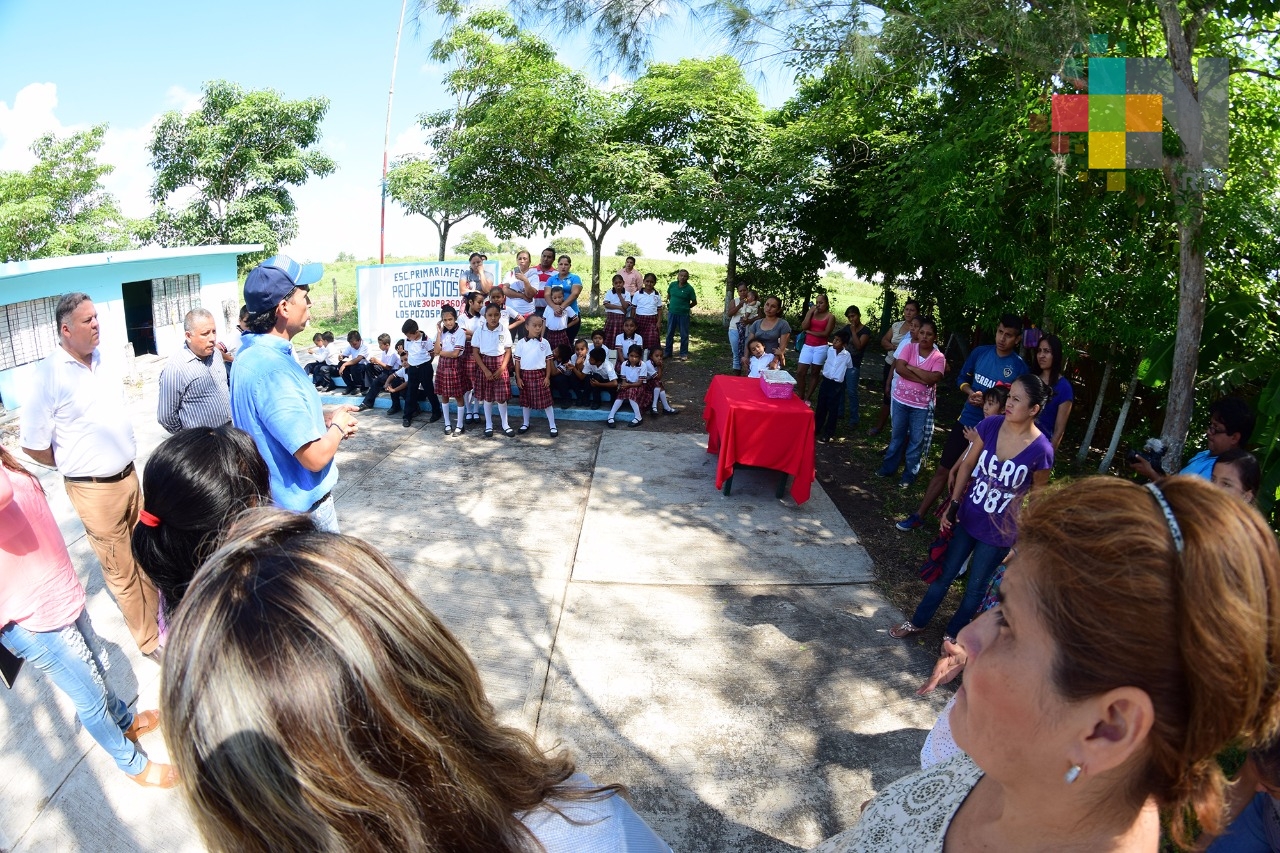 Alcalde de Pánuco atiende solicitud de escuela para reconstrucción