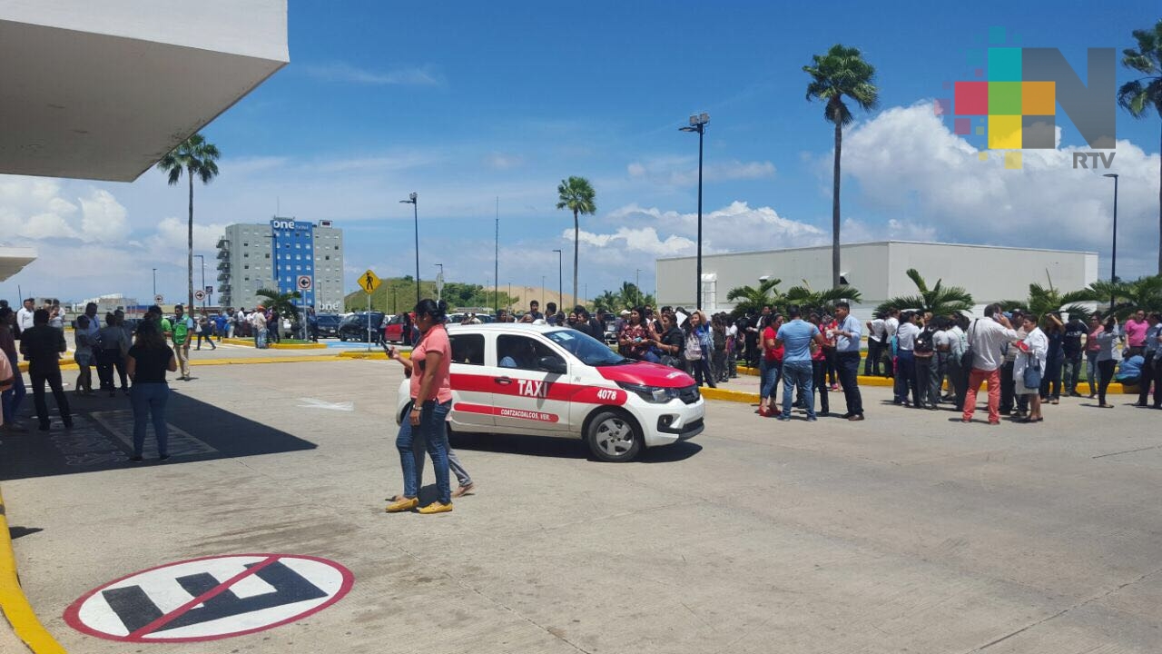 En Minatitlán reportan grieta en la sala audiovisual de una institución educativa