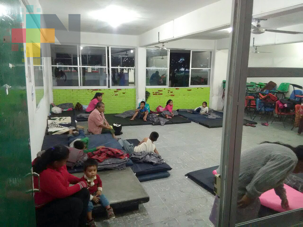 Familias acuden a albergues de Martínez de la Torre, previo al impacto de “Katia”