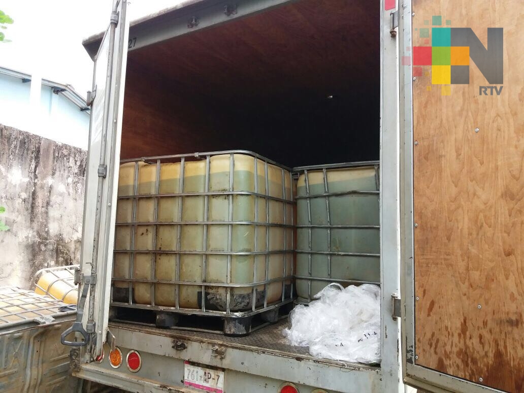 SSP asegura dos vehículos cargados de 12 mil litros de combustible en el sur del Veracruz