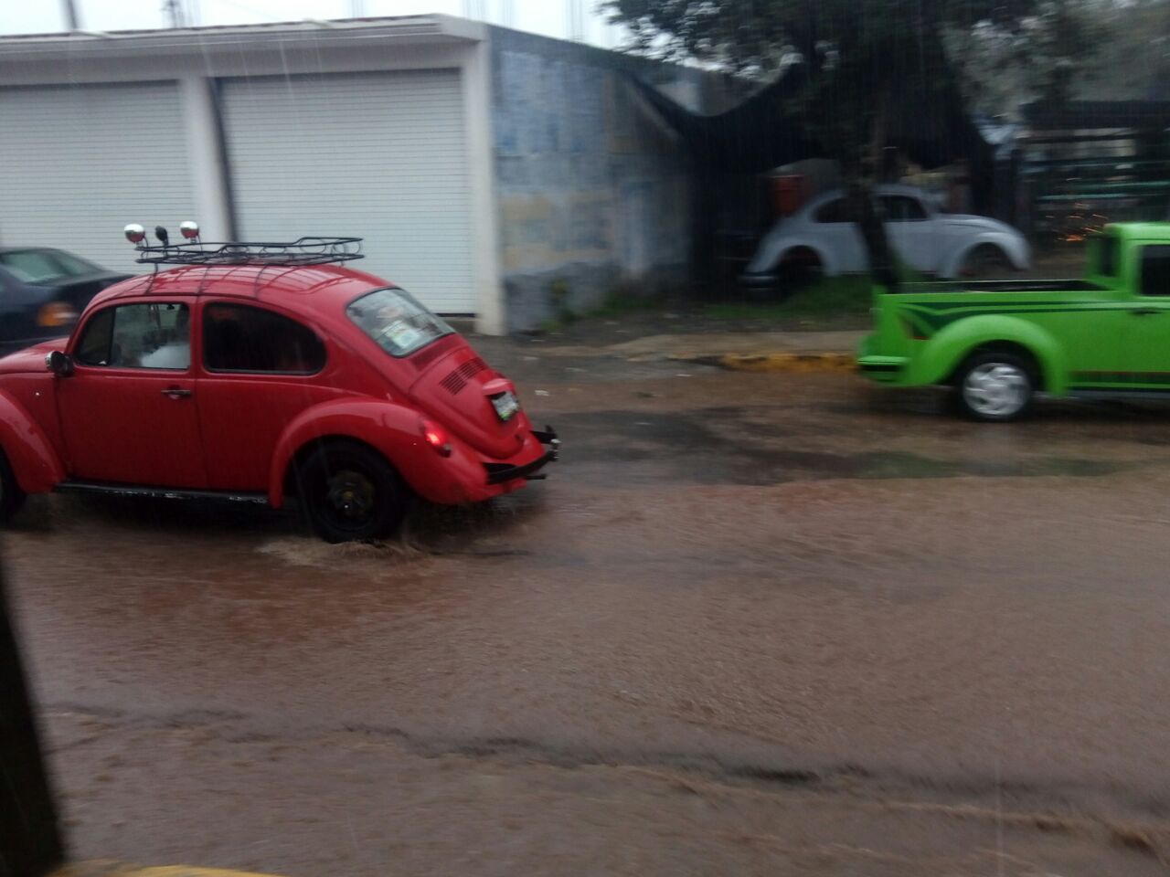 Lluvias del FF 6 expone la contaminación de mantos acuíferos en Huayacocotla