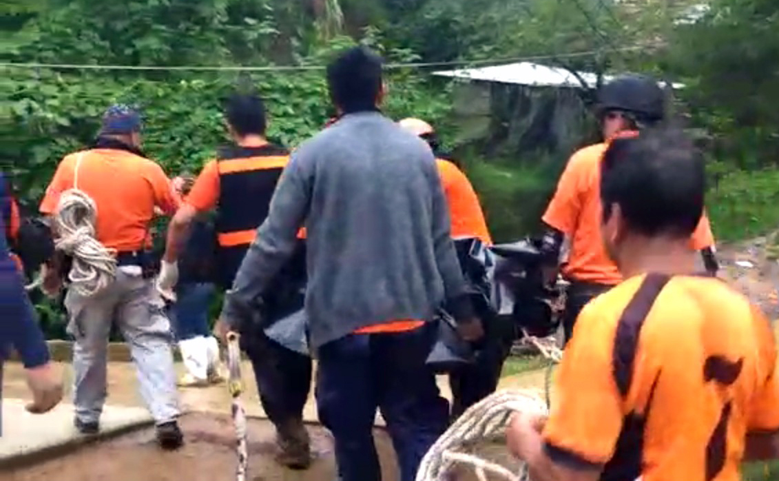 Lamenta gobernador Yunes deceso de 2 personas en Xalapa por deslaves causados por ‘Katia’