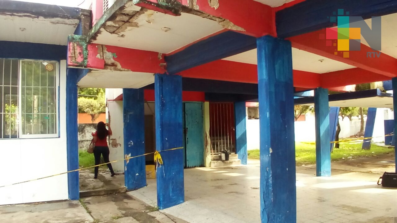 Suspenden clases en primaria Vicente Guerrero de Coatzacoalcos por daños